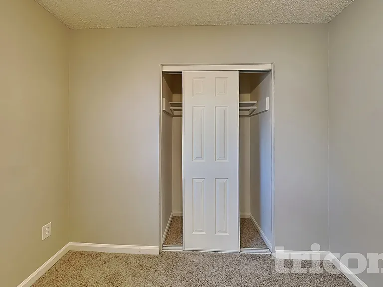 1019 S Newark St — Photo 14
