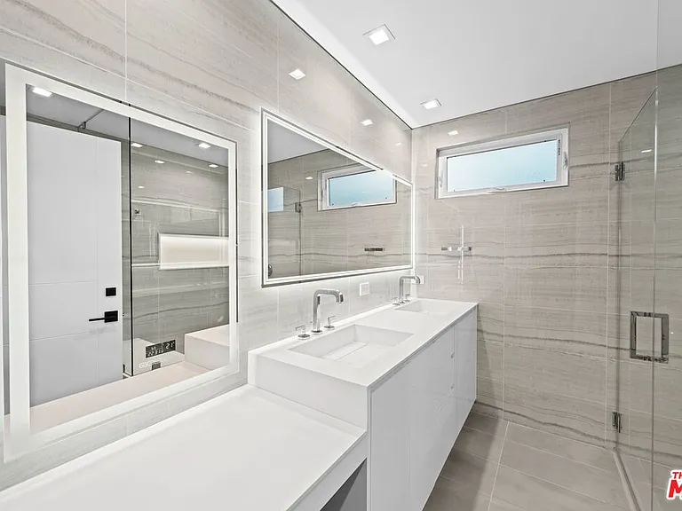 1211 S Sherbourne Dr #2 — Photo 8