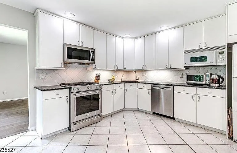 33 Highmount Ave — Photo 10