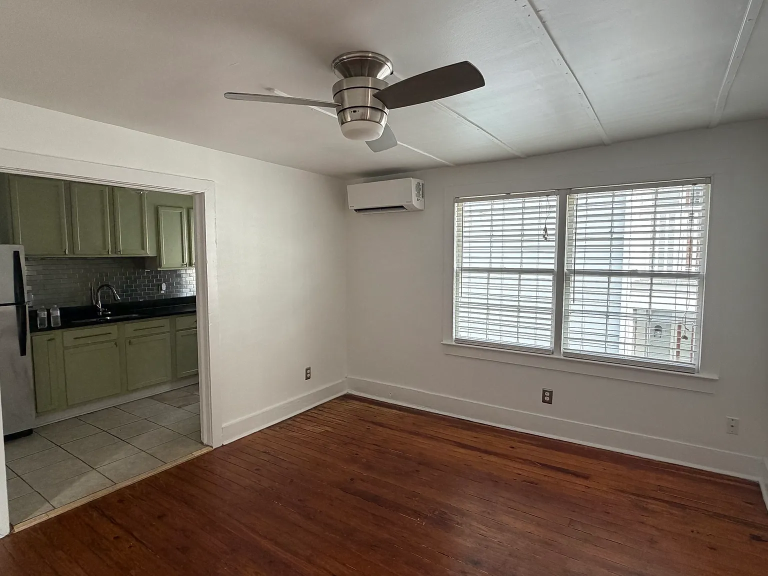 2 bed, 800 sqft, $2,155 — Photo 2