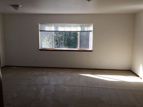 5th image of 733 84th Dr NE