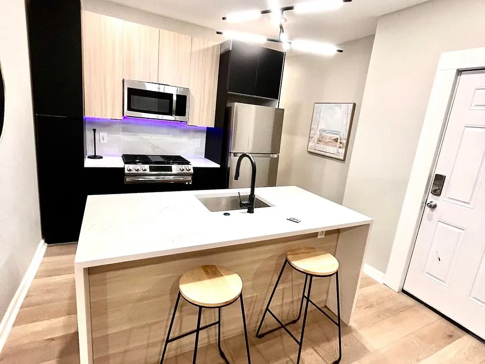 3831 Atlantic Ave #6