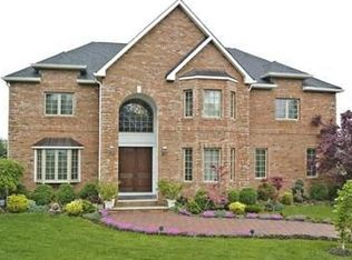 8 Beacon Hill Rd, Florham Park, NJ 07932