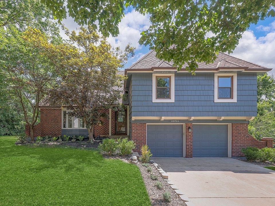 Welcome to your new home ! At the top of a quiet cul-de-sac, find the perfect secluded spot that is near everything. A five minute drive from excellent Shawnee Mission schools !