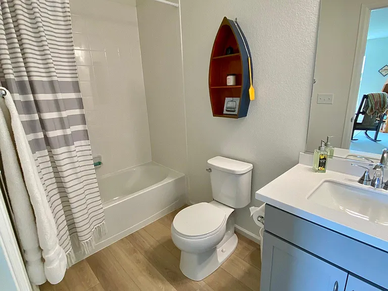 Full bathroom on upper level