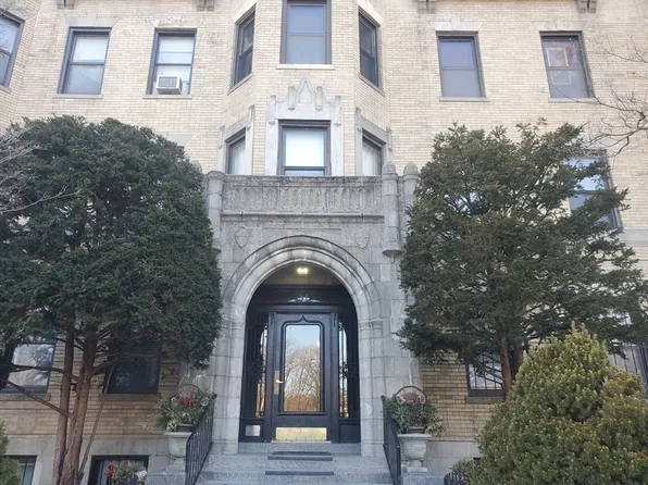 51 Park Dr APT 6, Boston, MA 02215
