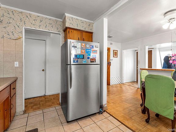 5th image of 440 E Park Avenue