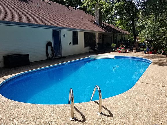 4th image of 1215 Horseshoe Dr