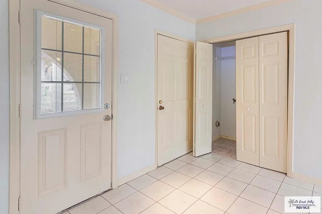 3 bed, 2.0 bath, 1575 sqft, $1,500 — Photo 2
