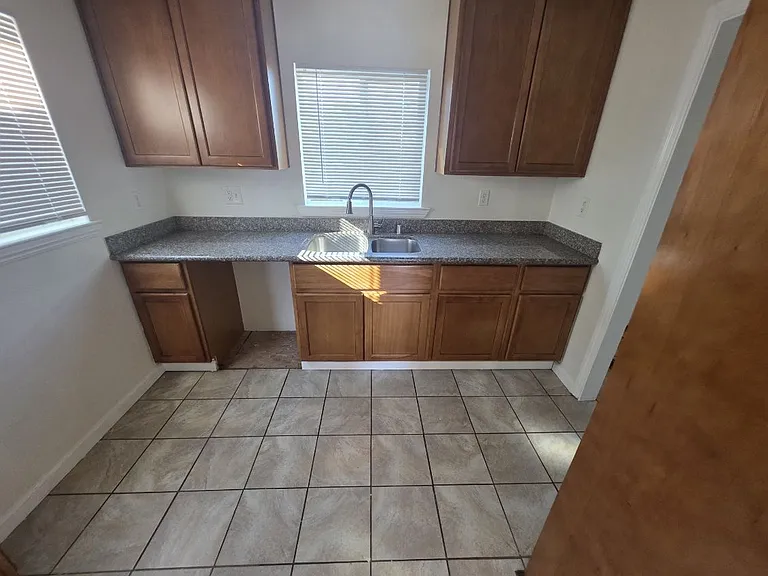 1837 Pullman St — Photo 12