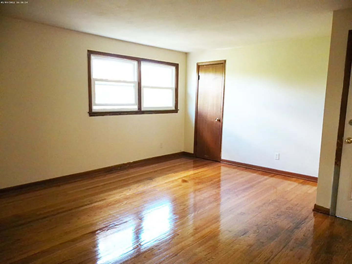 1274 Westcott Apt 2 - Available 8/1/27 - Bright Second Floor Flat Across from Barry Park — Photo 4