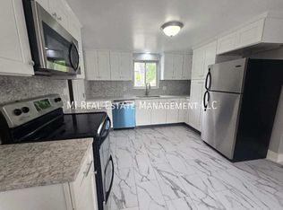 37 W McKinley Ave, Zeeland, MI 49464