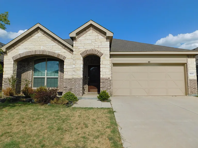 3500 Kingsview Dr — Photo 2