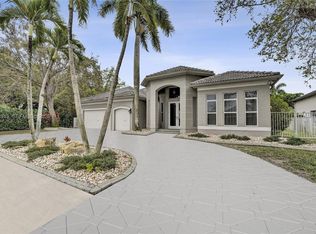 8006 N Savannah Cir, Fort Lauderdale, FL 33328
