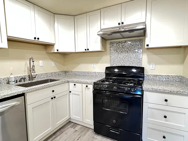 442 E H St #442 — Photo 13