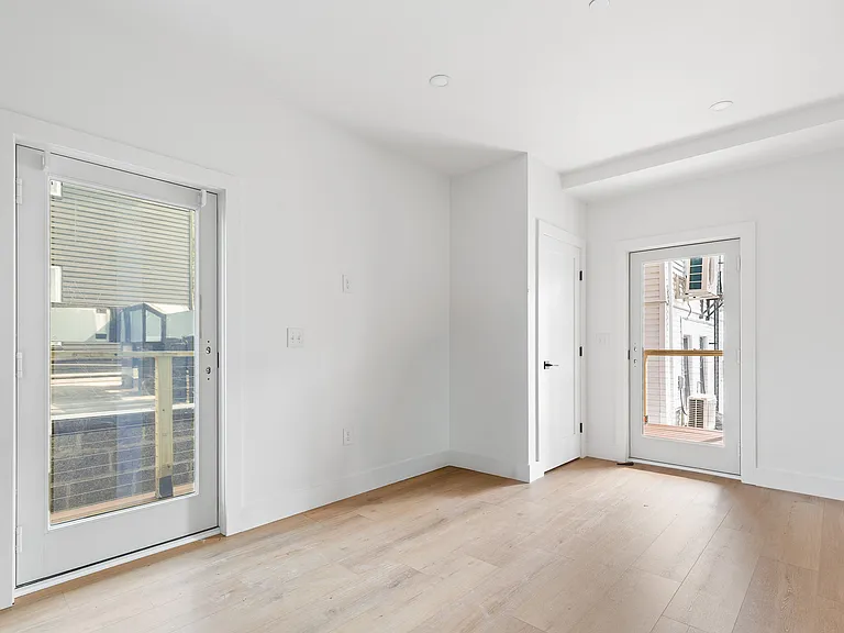 113 Ives Street — Photo 98