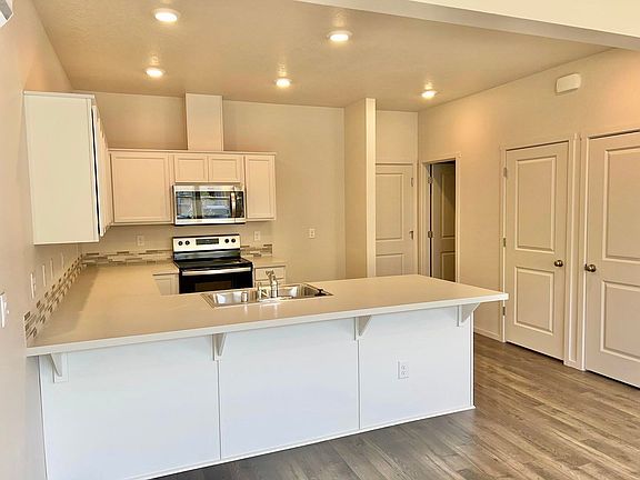 4th image of 520 NE 71st St