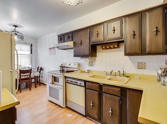 5th image of 6517 N California Ave APT 201