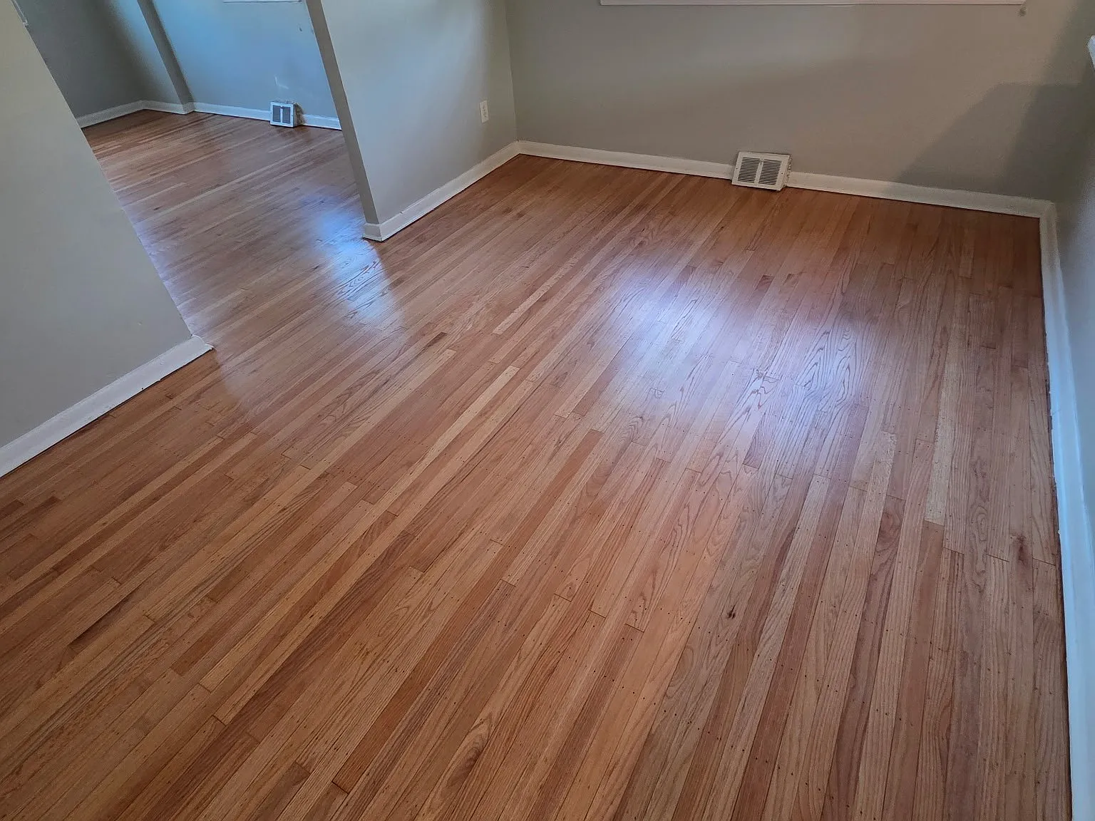 3 bed, 1.5 bath, 1350 sqft, $2,350 — Photo 2