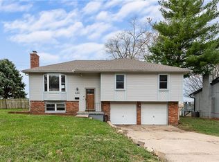 607 Trevis Ave, Belton, MO 64012