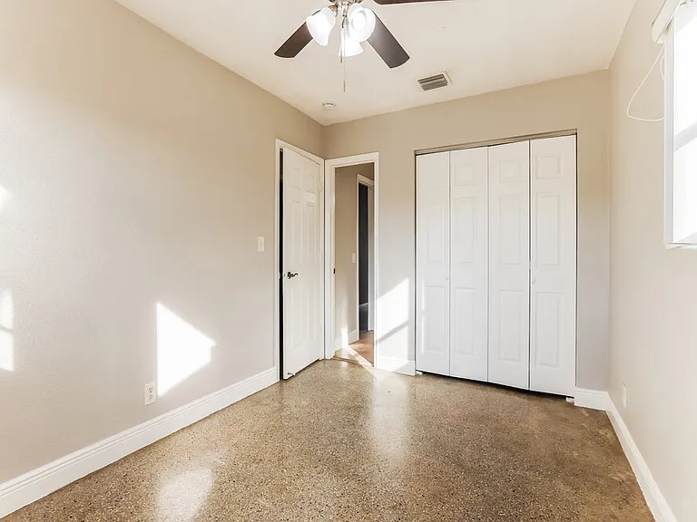2218 Farragut St — Photo 12