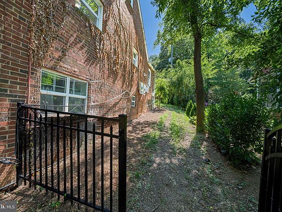2nd image of 18 Lakeside Dr