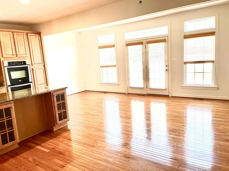 1560 Rutland Way — Photo 8