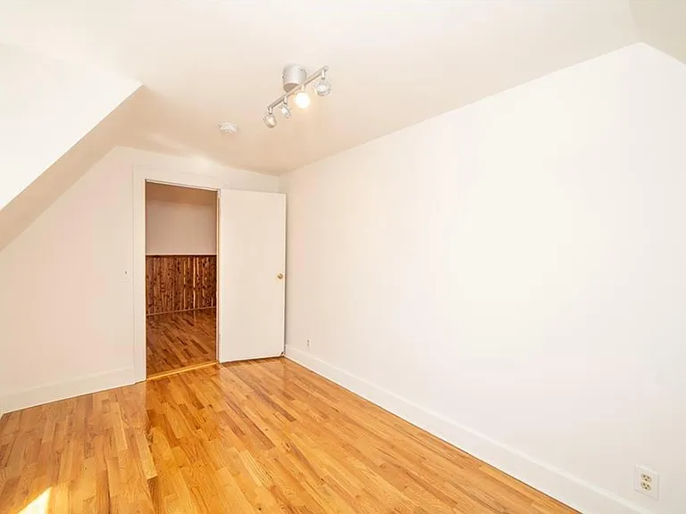 Darwood Pl — Photo 18