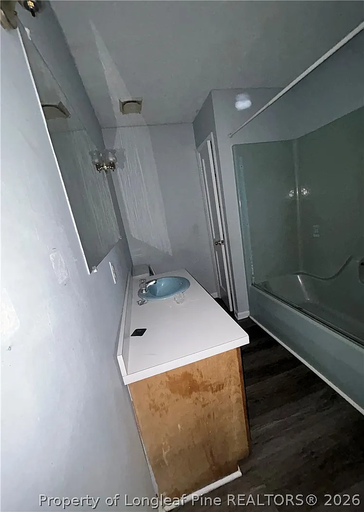 2 bed, 1.0 bath, 884 sqft, $1,100 — Photo 4