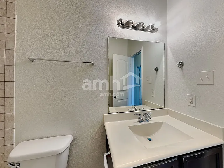 1000 Churchill Dr — Photo 14
