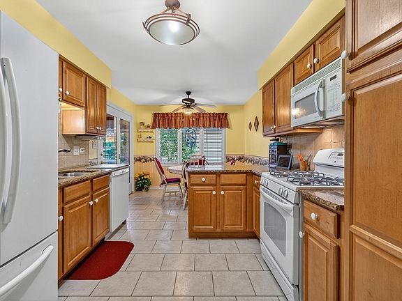 4th image of 3173 Grandview Pl