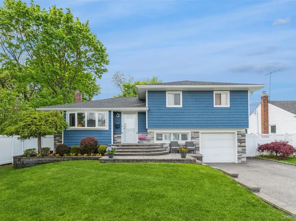 72 Lincoln Road W, Plainview, NY 11803