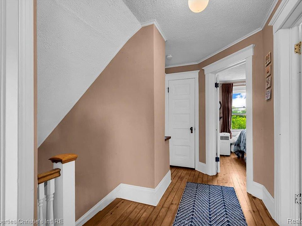 2347 Clark St, photo 18