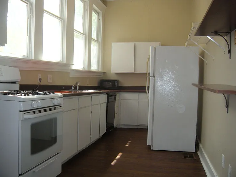 915 W 23rd St #C — Photo 12