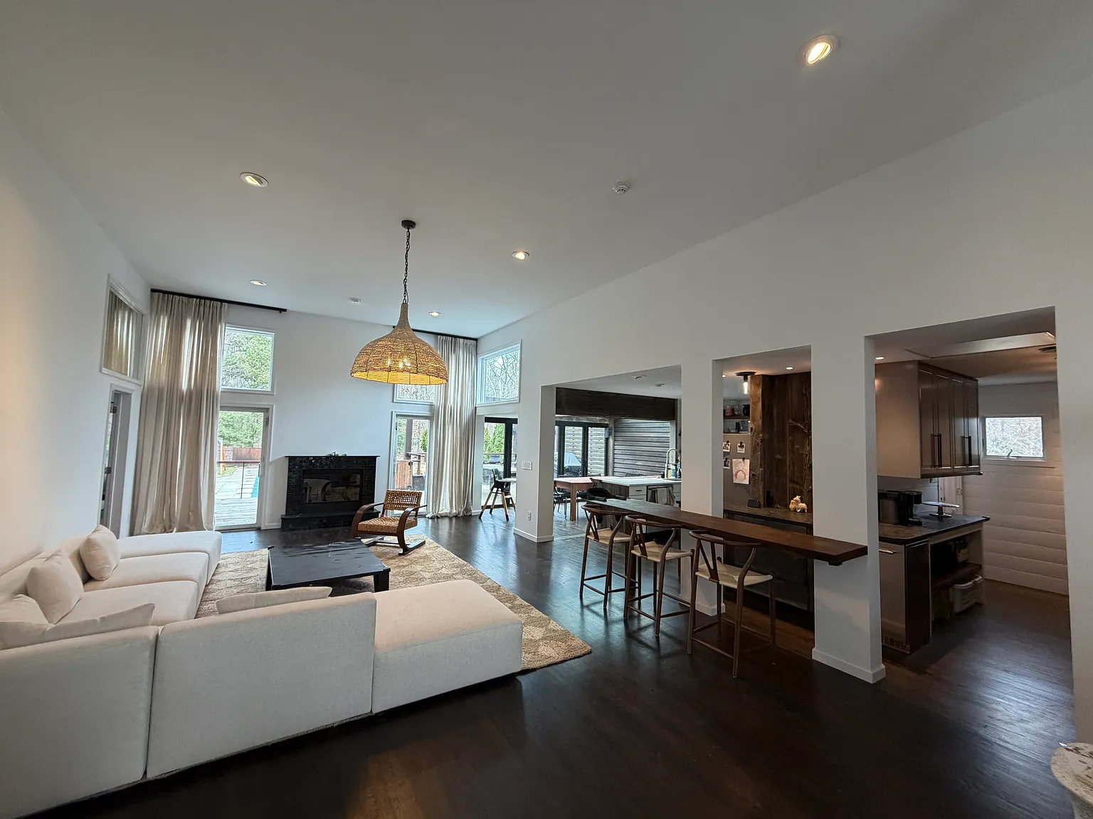 August Rental with Heated Pool and Five Bedrooms — Photo 4