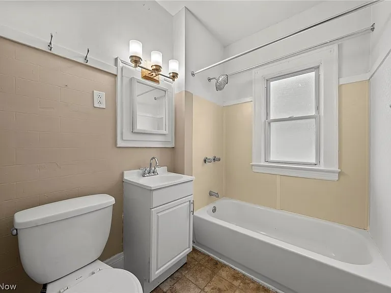 2056 Wascana Ave — Photo 12