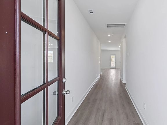 Entry For representation purposes only. Options and layout may vary by community and home plan.