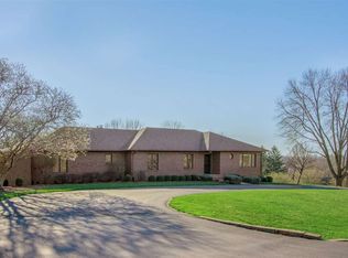 18 Oak Park Dr NE, Iowa City, IA 52240