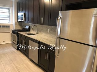 24-14 Ditmars Blvd #1B, Astoria, NY 11105