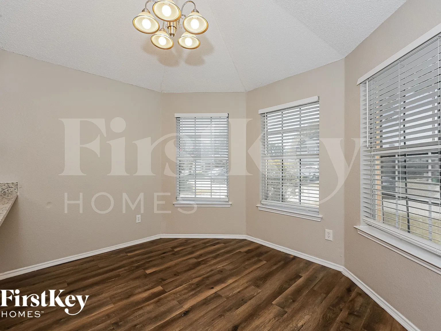 3 bed, 2.5 bath, 1828 sqft, $2,065 — Photo 4