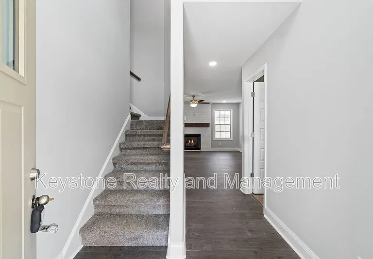 1093 Winesap Rd — Photo 2