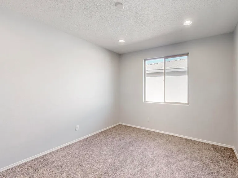6405 Kings Canyon Cv NE — Photo 30