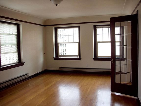 5th image of 1119 NE 43rd St #Y45j0k5hs