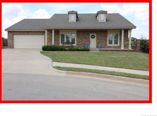 2908 Loris Ln, Bartlesville, OK 74006
