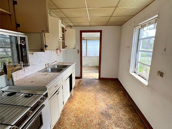 3rd image of 1745 NE 182nd St