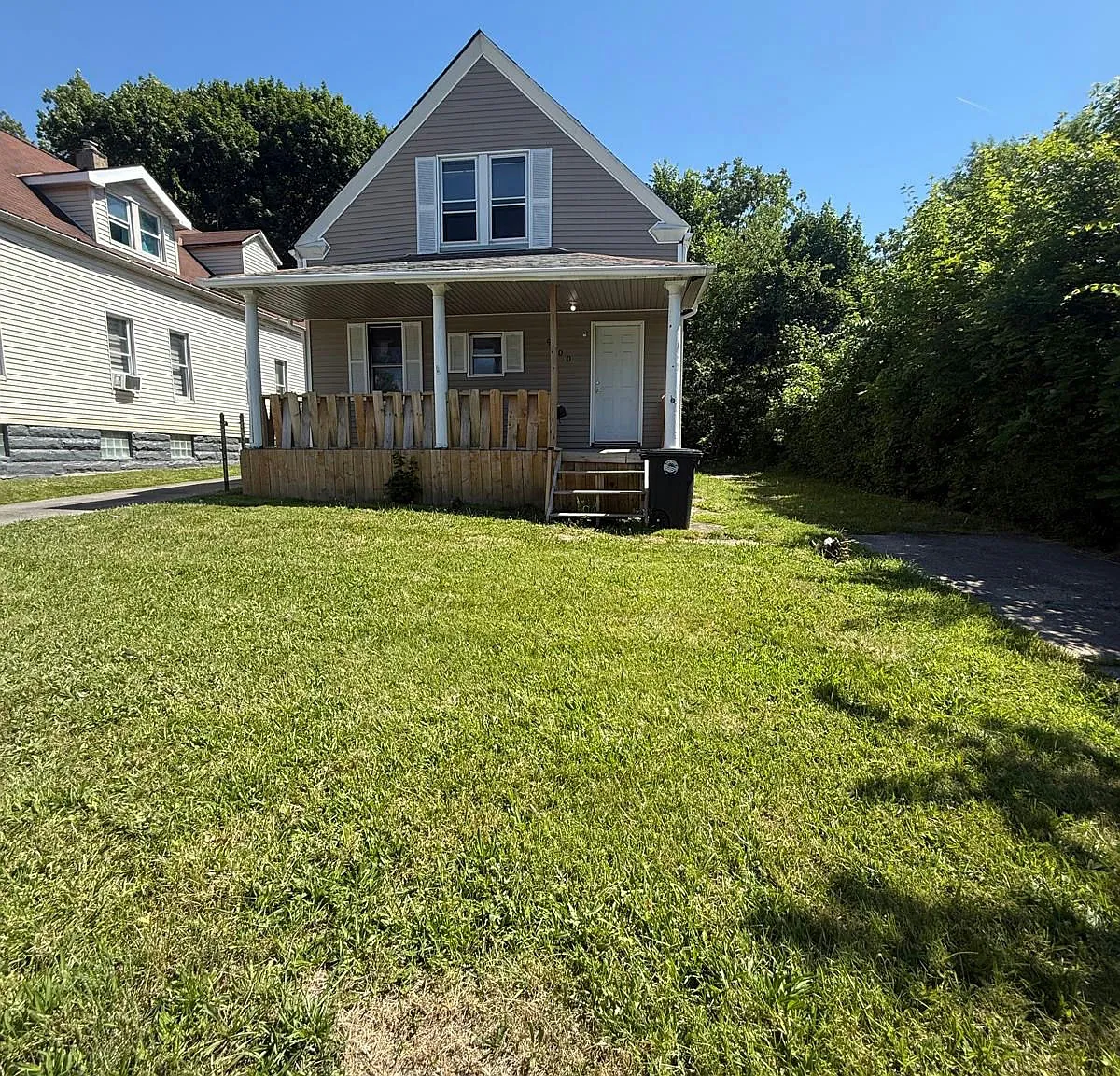 4 bed, 1400 sqft, $1,500 — Photo 1