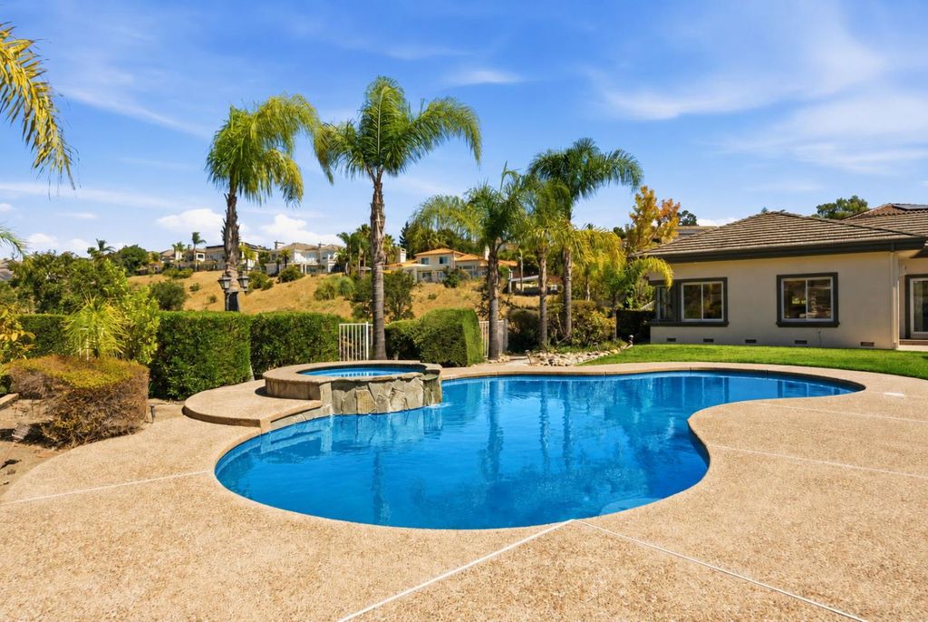 5600 Country Club Parkway 4