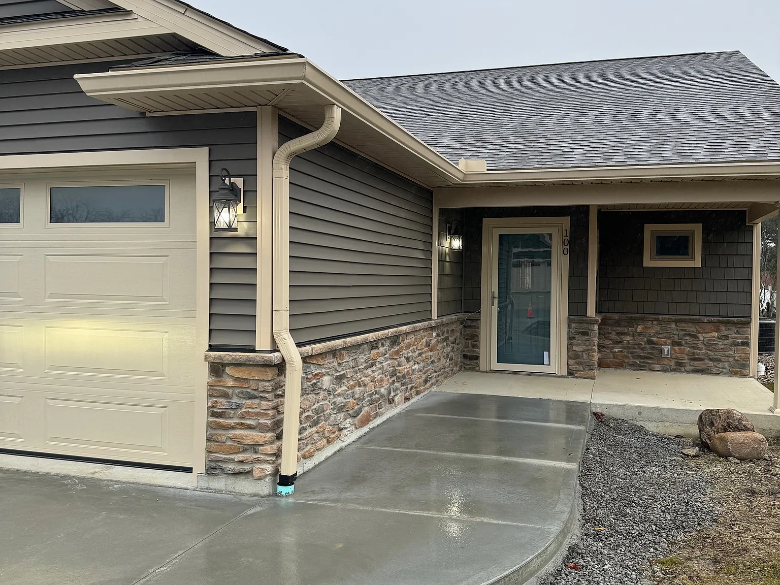 2 bed, 1450 sqft, $1,800 — Photo 1