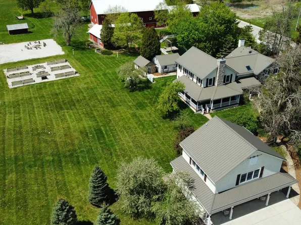 2237 Washington AVENUE, Cedarburg, WI 53012