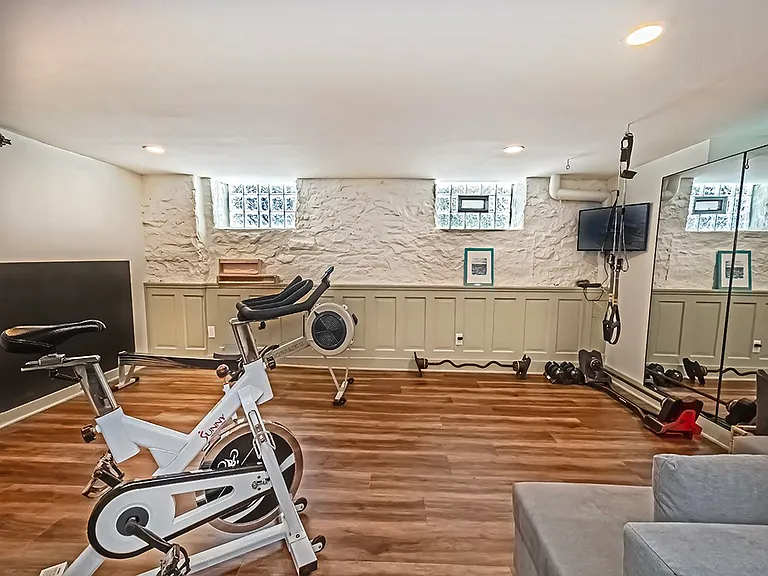 6051 Grafton St — Photo 24